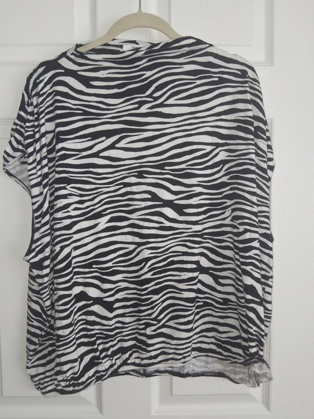 bar III Short Sleeve Animal Print Top Black & White Size 3X Like New
